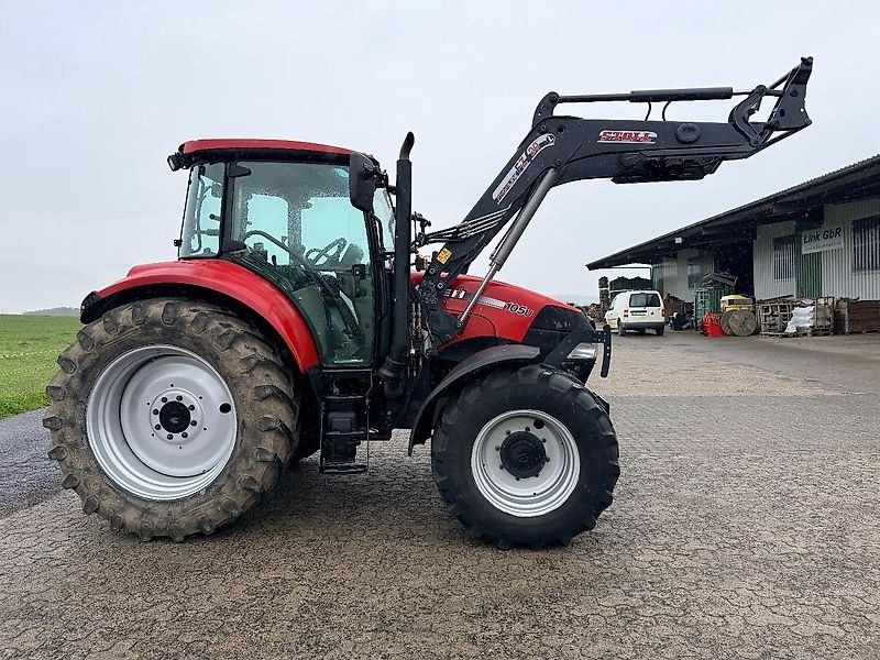 Case IH Farmall 105U mit Frontlader