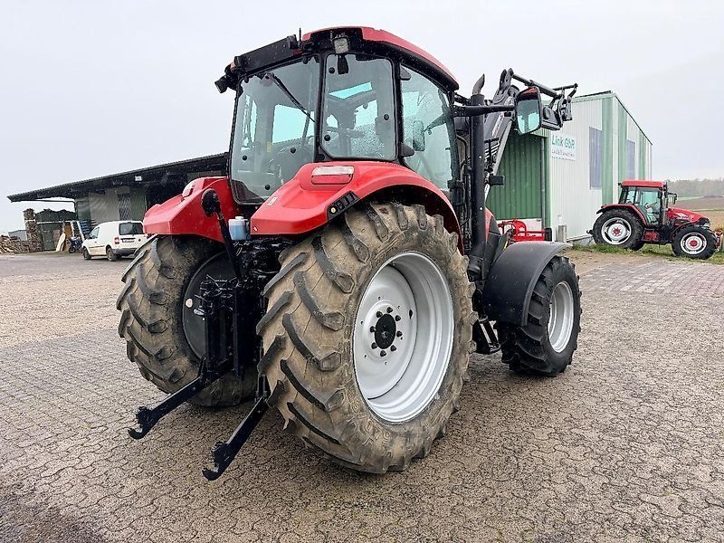 Case IH Farmall 105U mit Frontlader