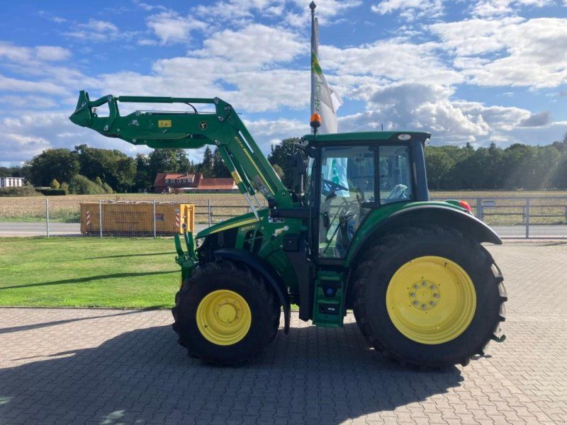 John Deere 6120M