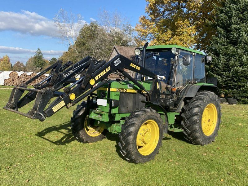 John Deere 2250