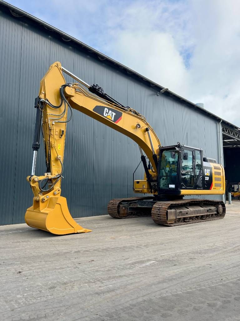 CAT 323F L