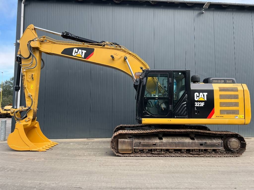 CAT 323F L
