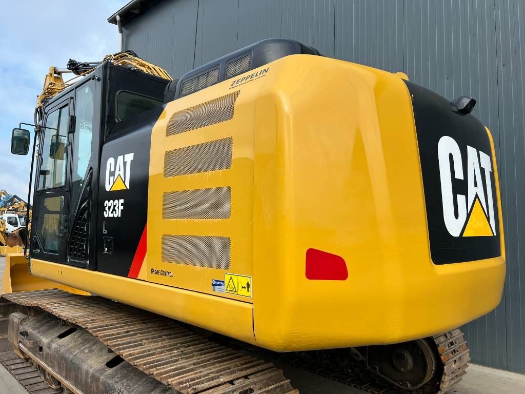 CAT 323F L