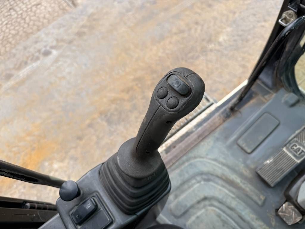 CAT M318D - Quick Coupler / Automatic Greasing