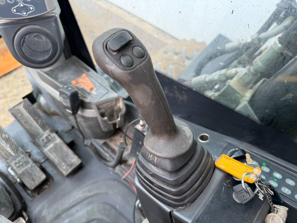 CAT M318D - Quick Coupler / Automatic Greasing