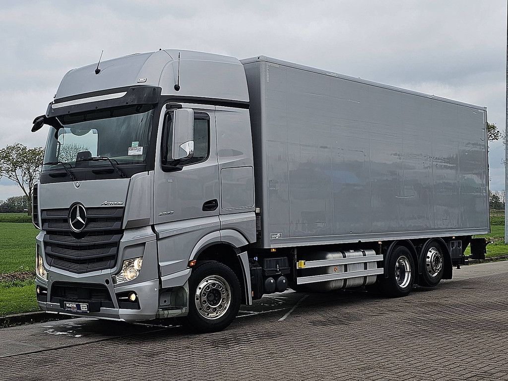 MERCEDES-BENZ ACTROS 2645 6x2*4 ret. 3t lift