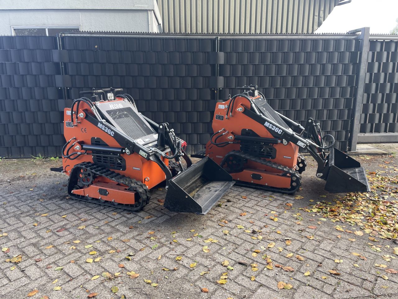 Skidster shovel sherpa multione avant knikmops