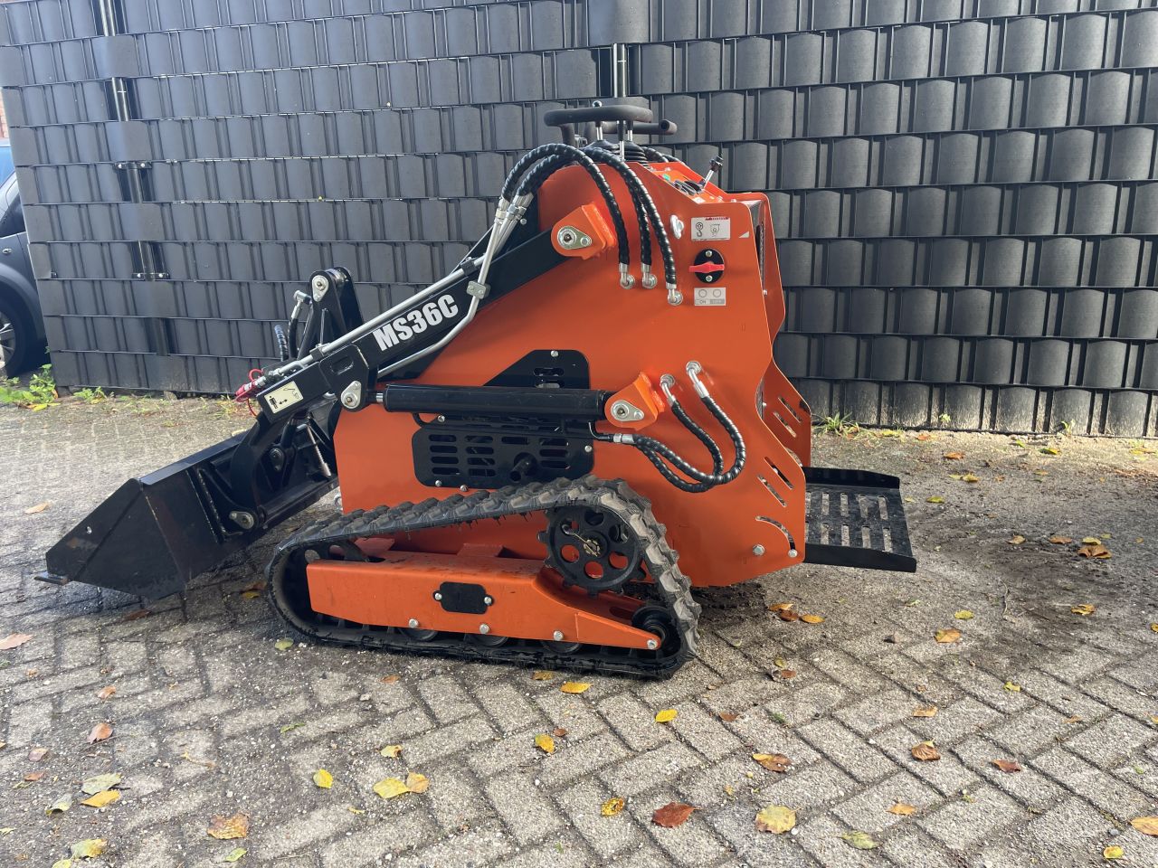 Skidster shovel sherpa multione avant knikmops