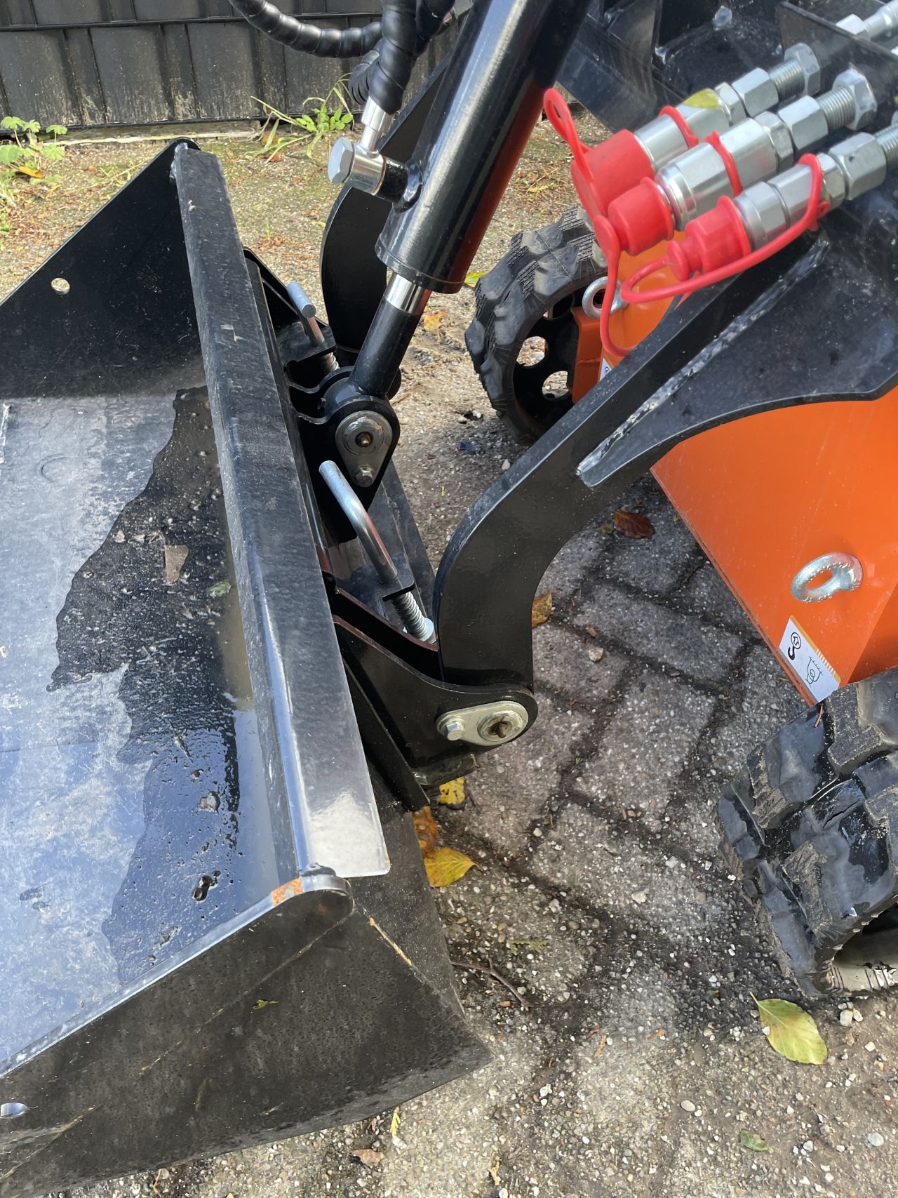 Skidster shovel sherpa multione avant knikmops