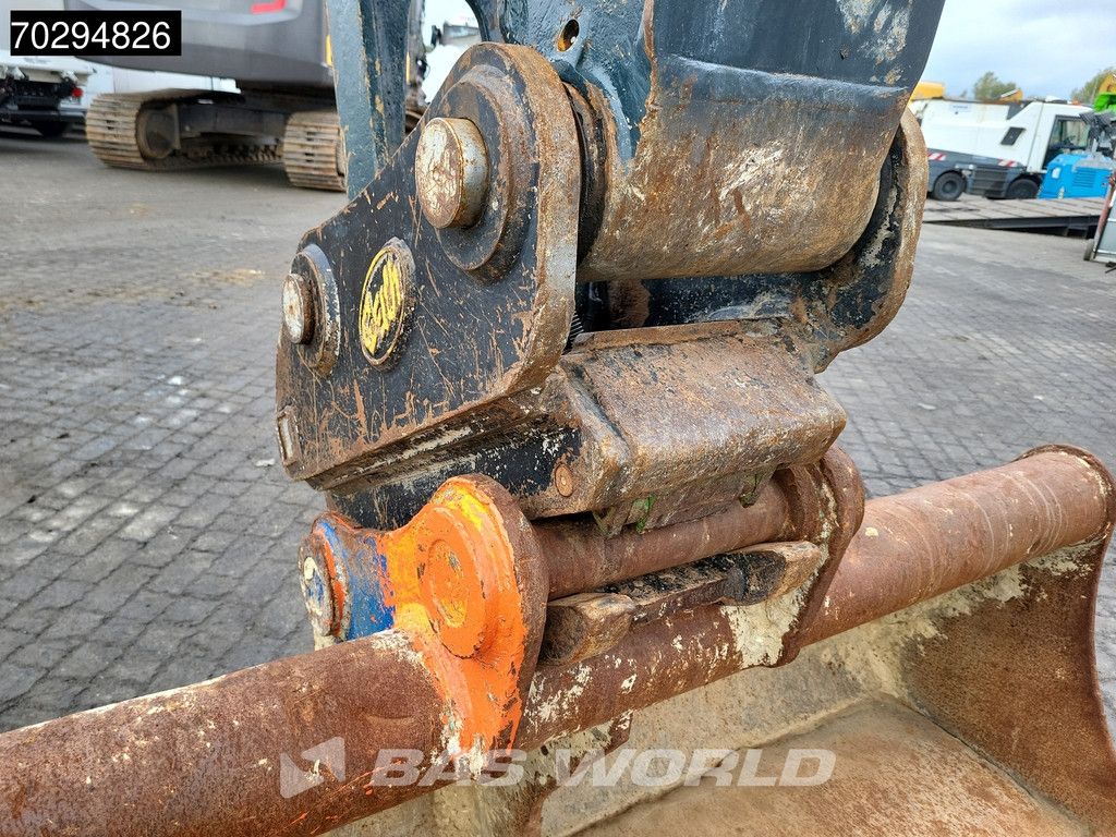 Hyundai HX220 AL