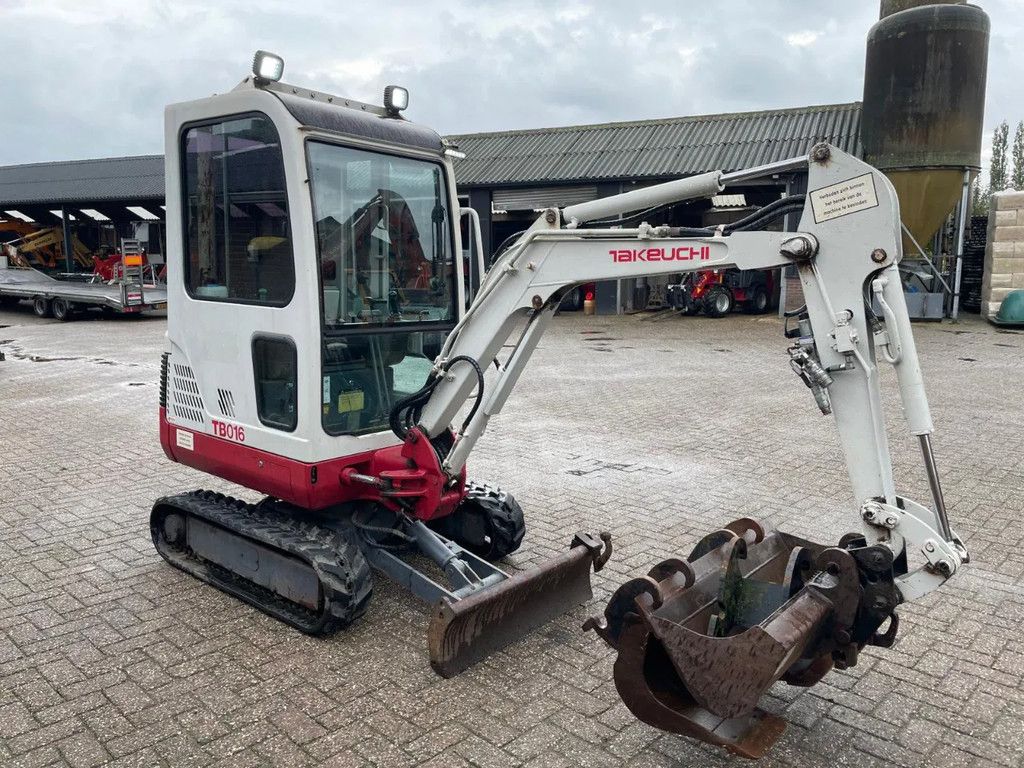 Takeuchi TB016 Minigraver Graafmachine