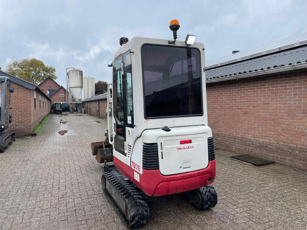Takeuchi TB016 Minigraver Graafmachine