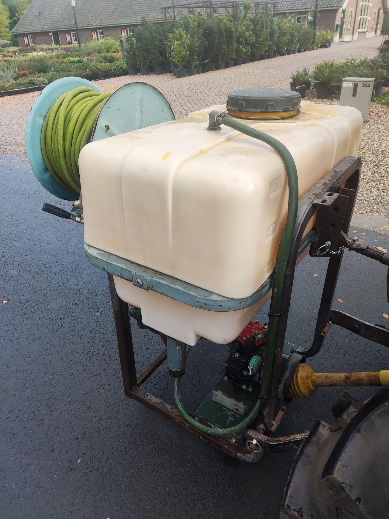 Gedragen SPUIT (A.R. 30 pomp, max. 40 bar, 200 liter tank, etc.