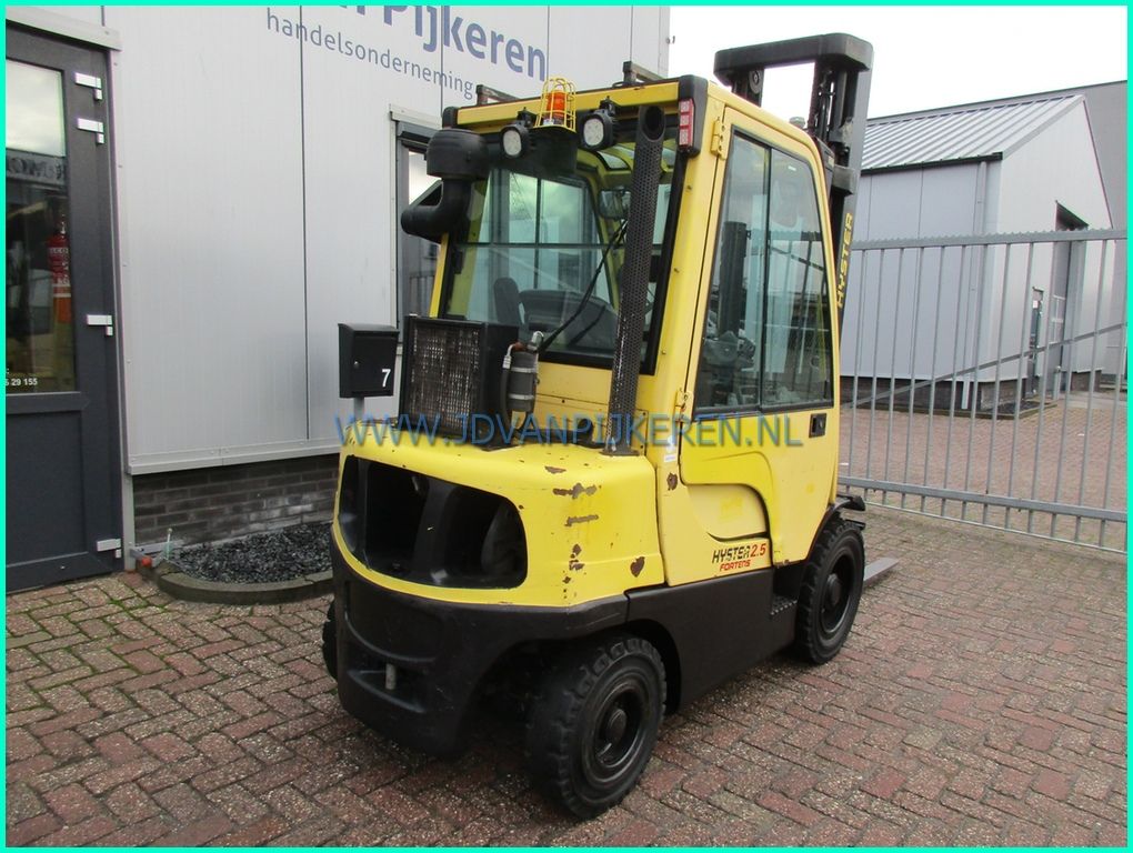Hyster H2.50FT diesel 2016 8718uur 4x hydrauliek + cabine