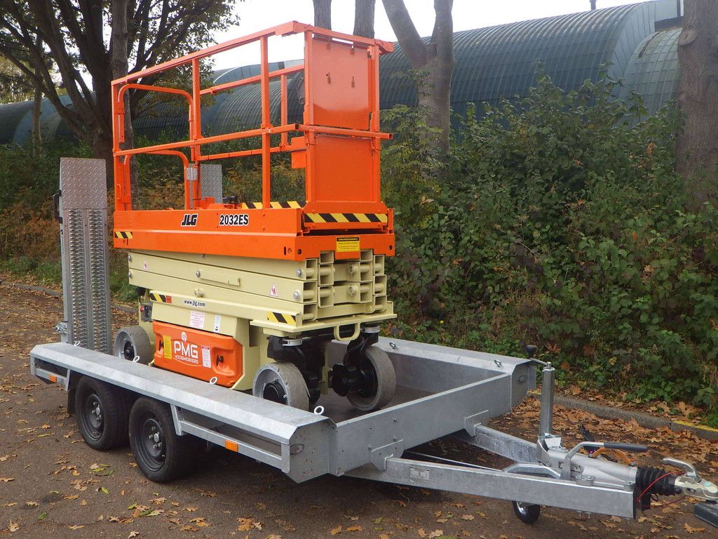 Scissor lift JLG 2032ES Electric 8.10m 2015 with Transport trailer Vlemmix E 3500kg 2025 New