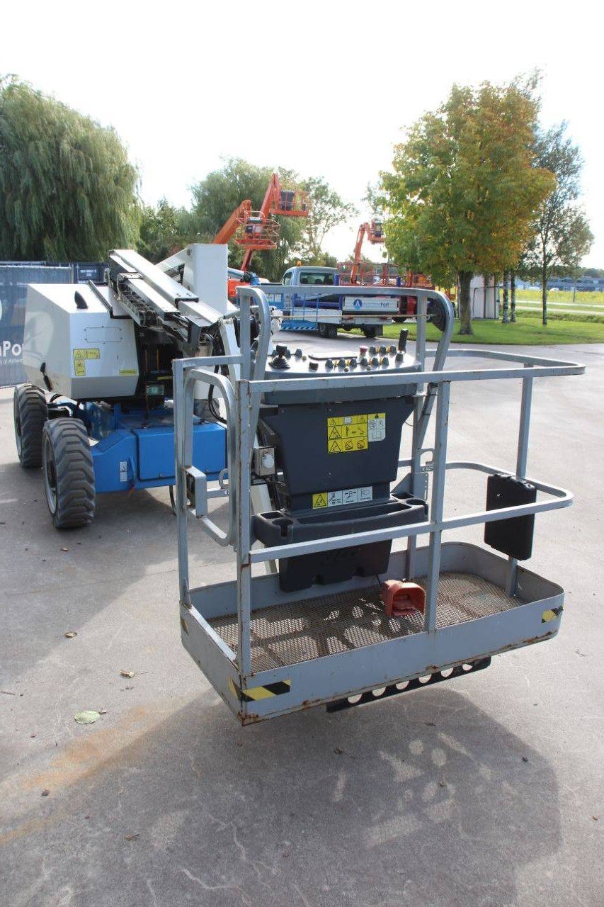 Articulating boom lift JLG H340AJ Diesel 12.33m 2001