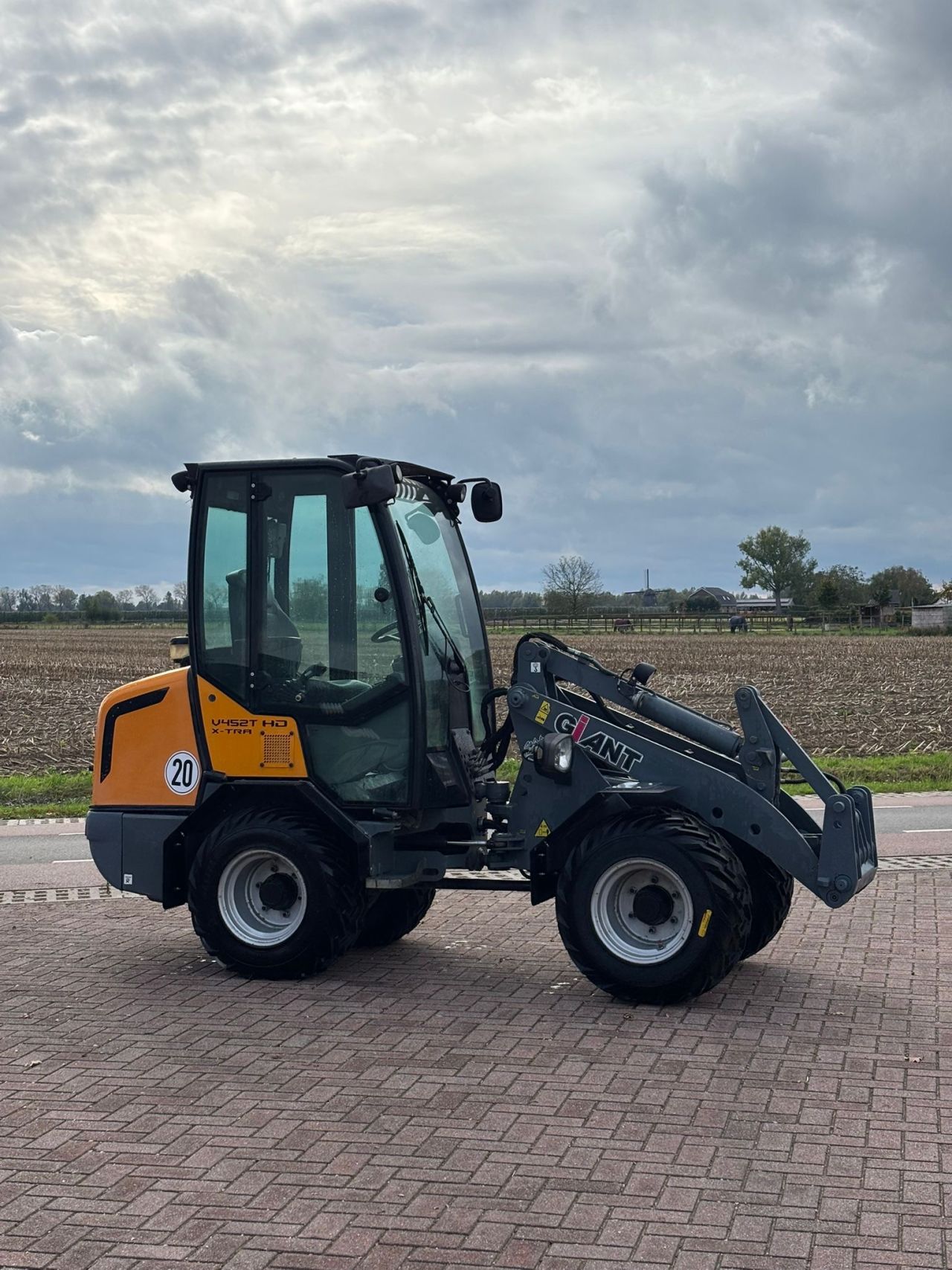 Giant mini shovel v452hd