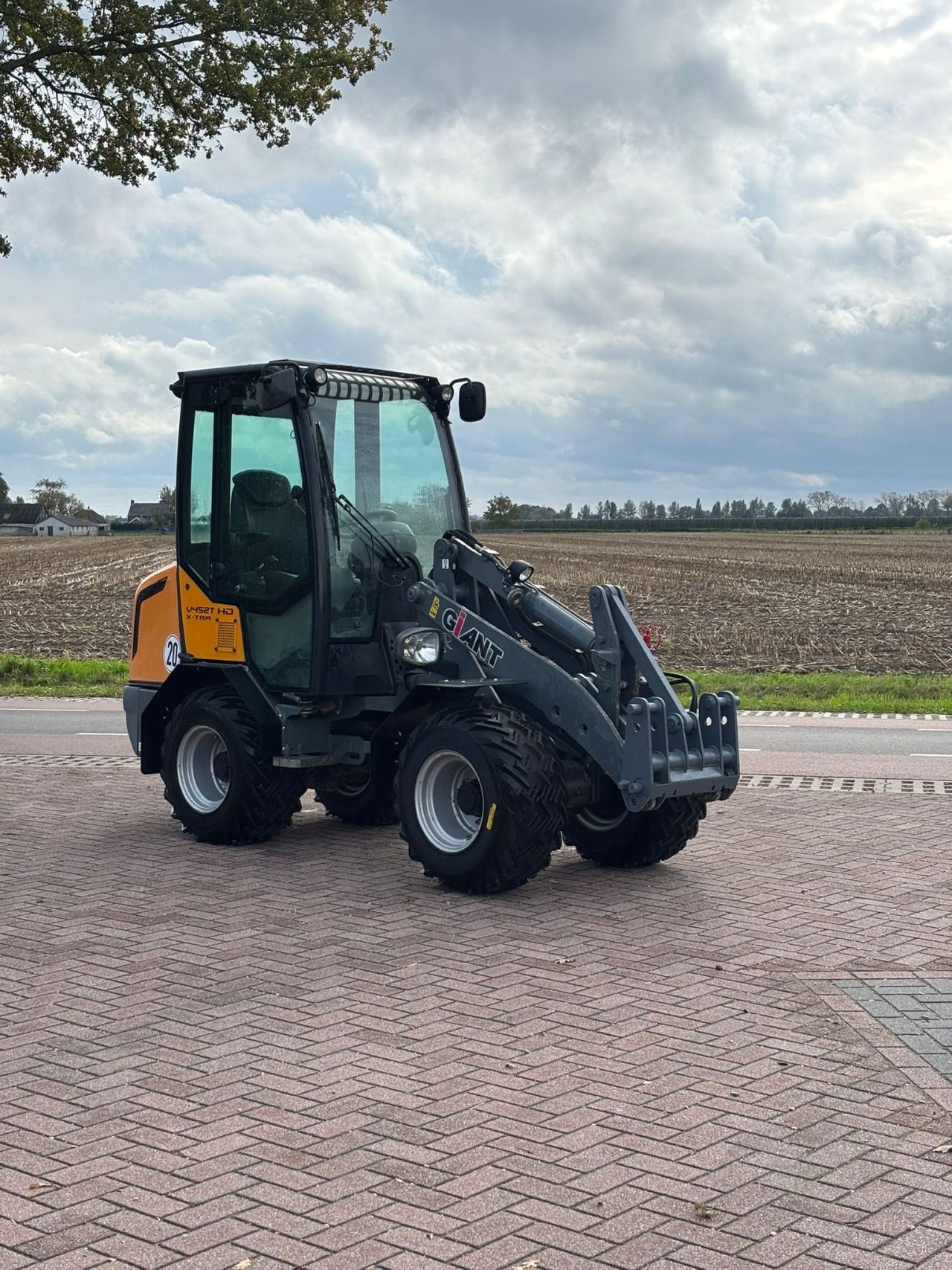 Giant mini shovel v452hd