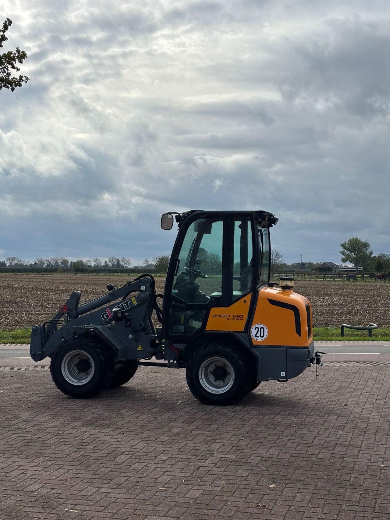 Giant mini shovel v452hd