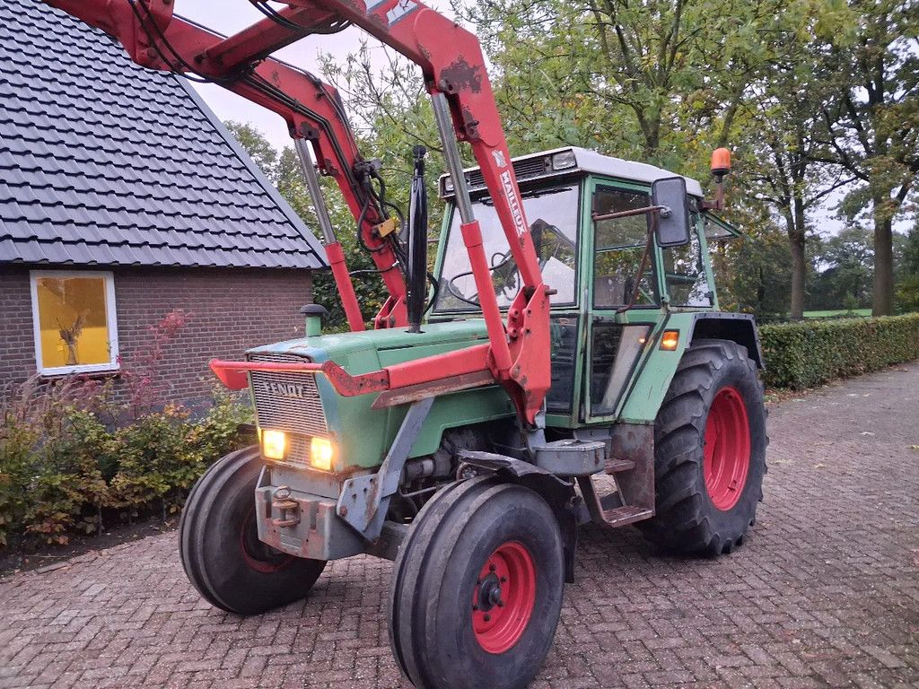 Fendt FARMER 305 LS 40 km met voorlader bak en vork