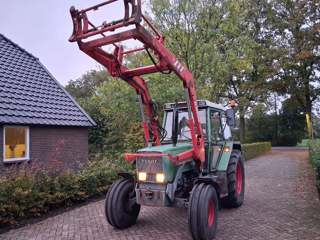 Fendt FARMER 305 LS 40 km met voorlader bak en vork