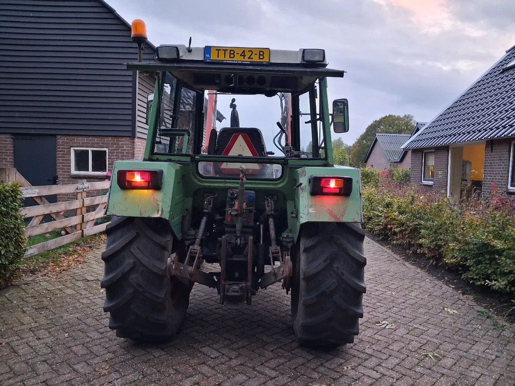 Fendt FARMER 305 LS 40 km met voorlader bak en vork