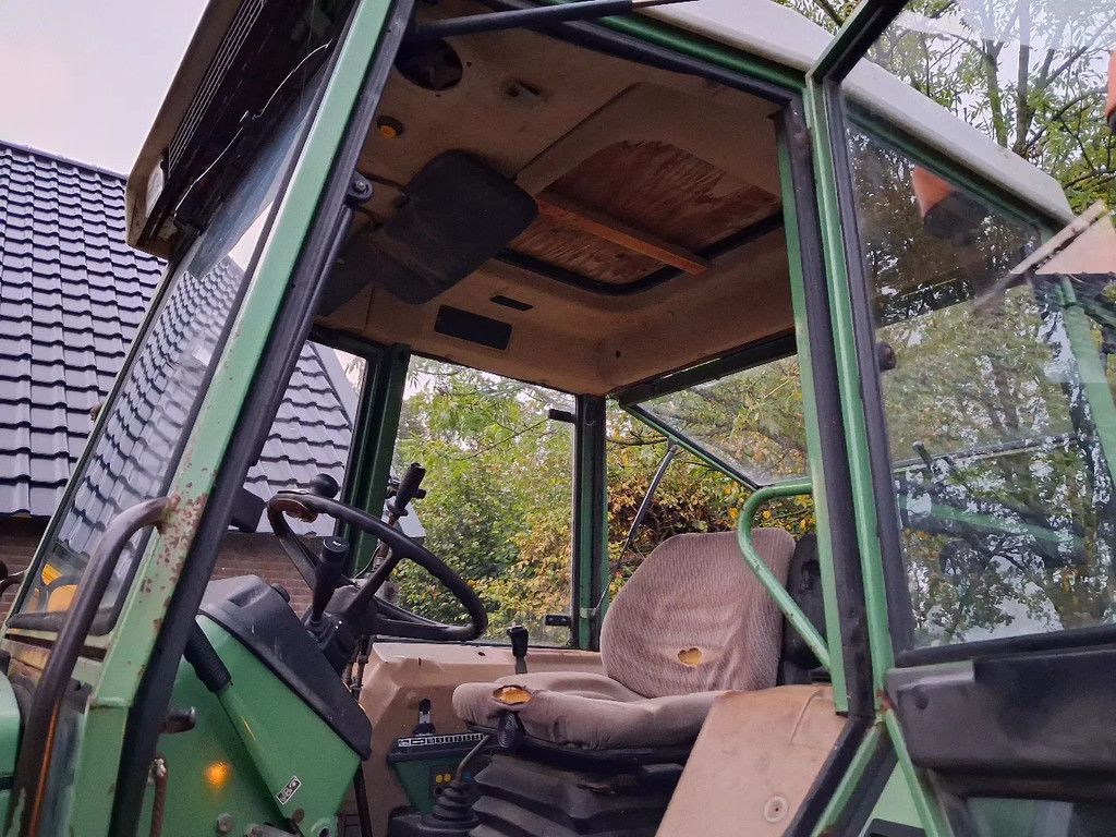 Fendt FARMER 305 LS 40 km met voorlader bak en vork