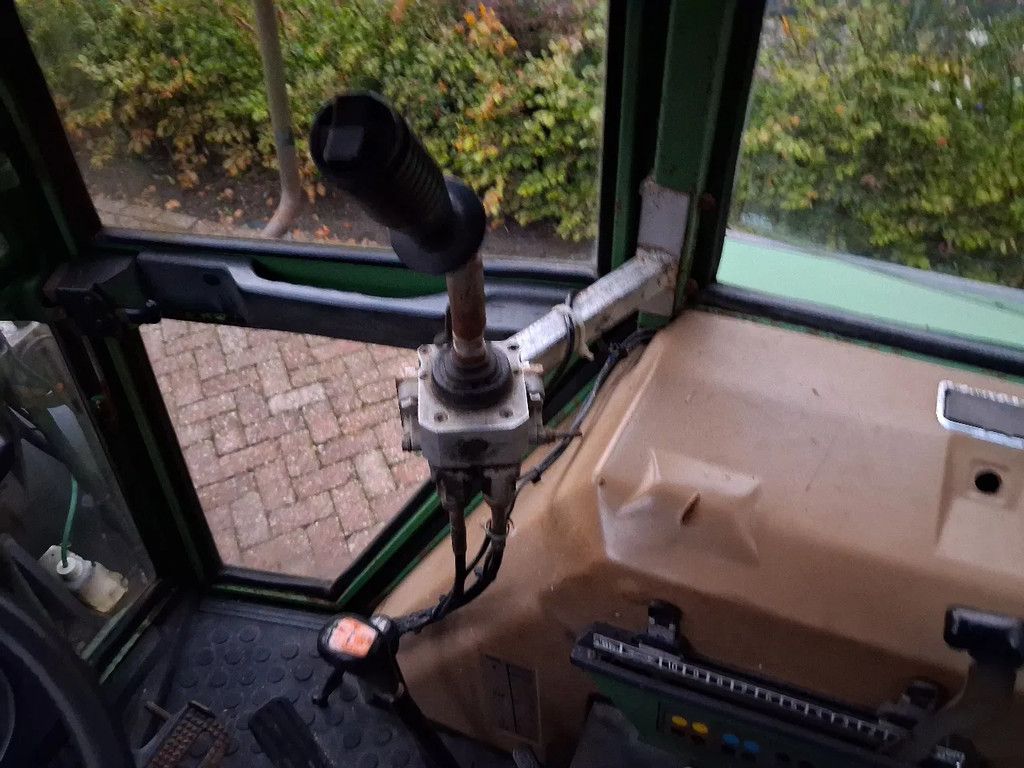 Fendt FARMER 305 LS 40 km met voorlader bak en vork