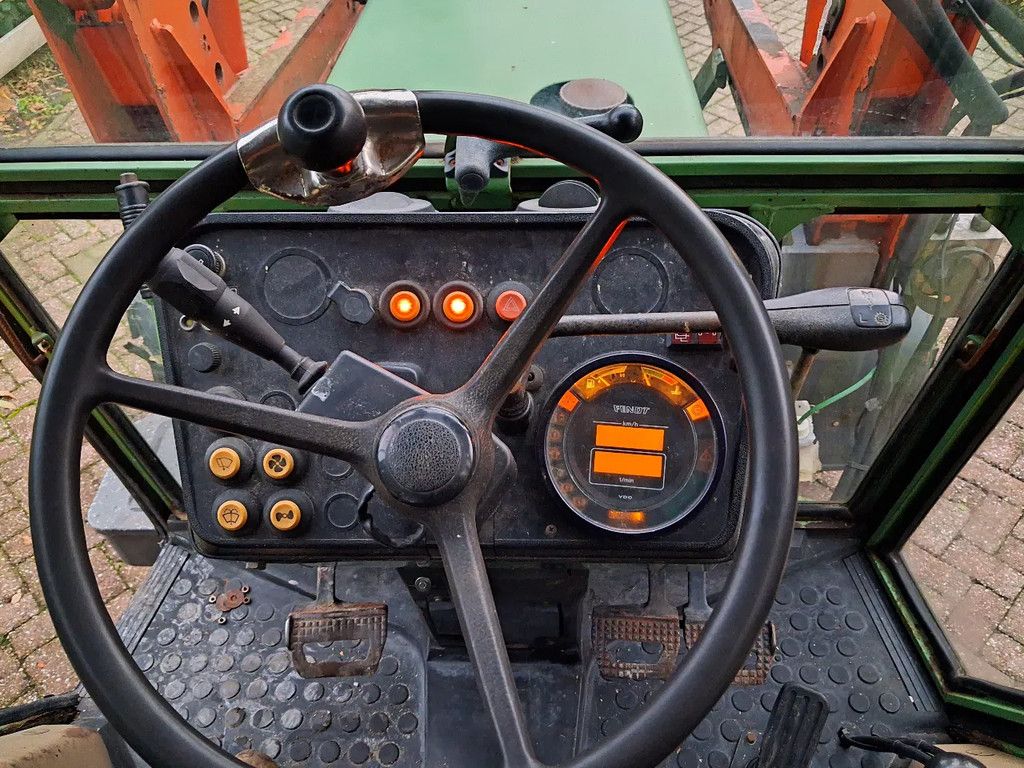 Fendt FARMER 305 LS 40 km met voorlader bak en vork
