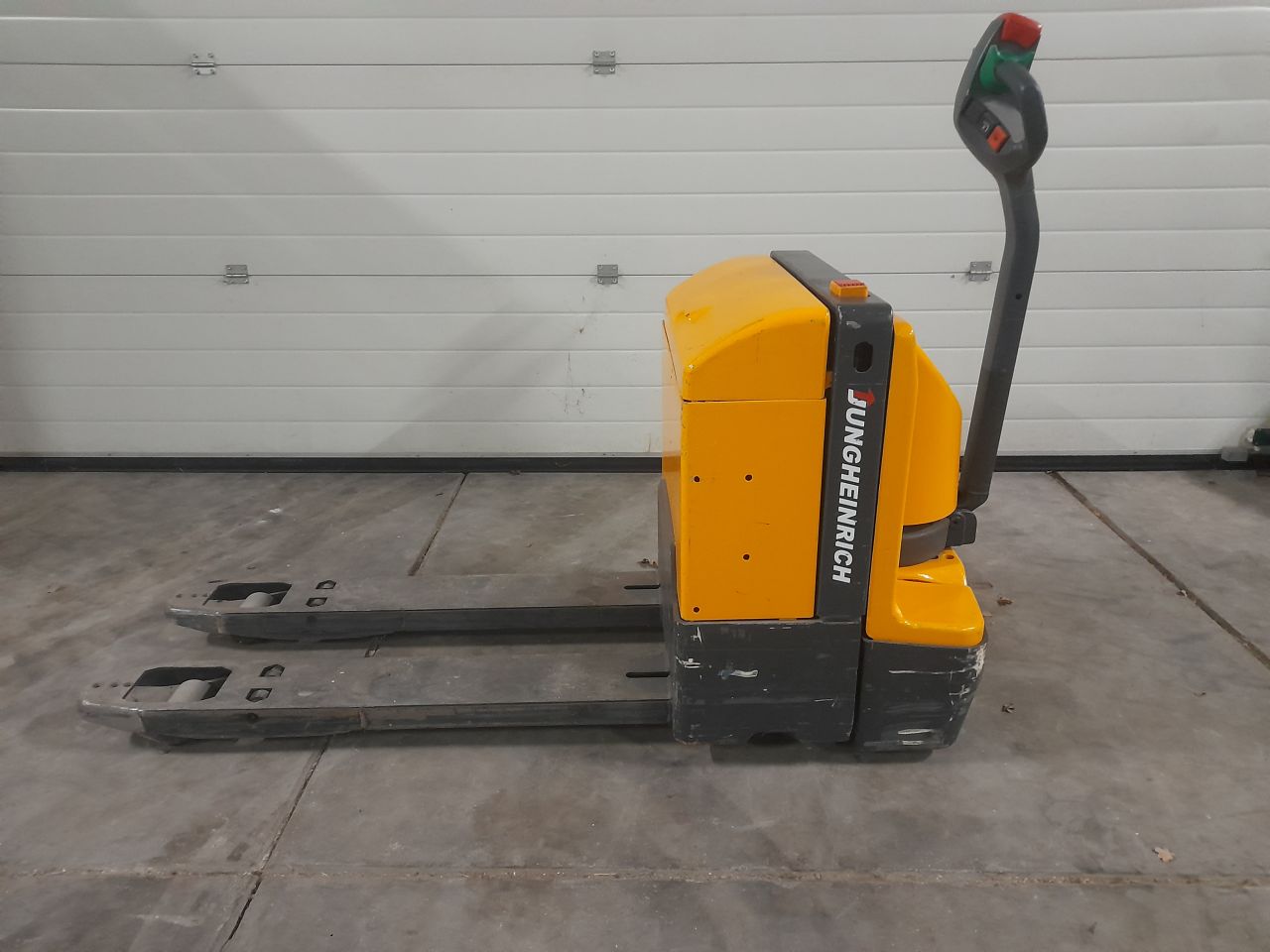 Jungheinrich EJE 220 elektrische palletwagen pompwagen