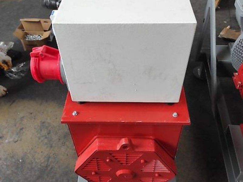 Agregat prądotwórczy Elektro-Jen 25 kVa / 20 kW na WOM z regulac