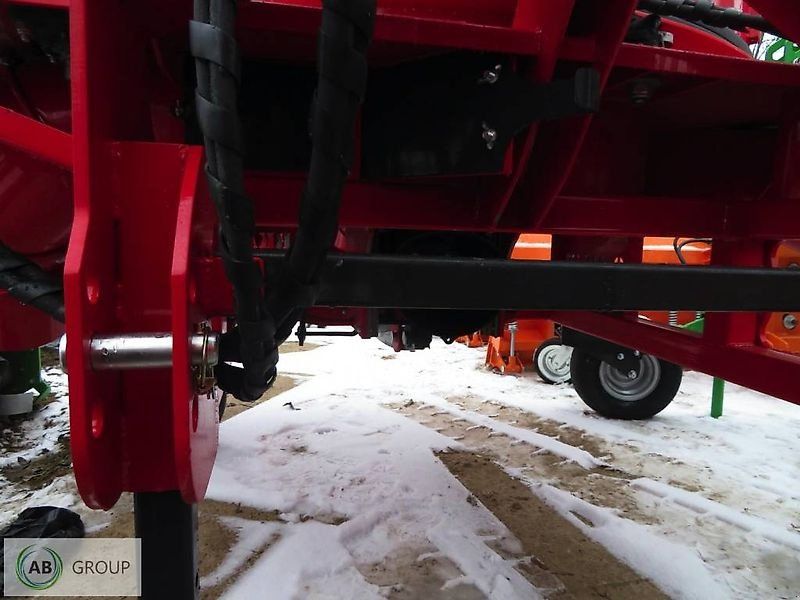 Rozścielacz słomy RS-16/B