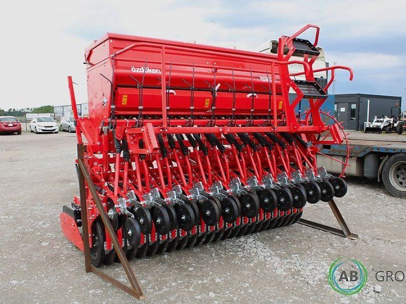 Zestaw uprawowo siewny nabudowany z broną aktywną Ozdoken Pertum