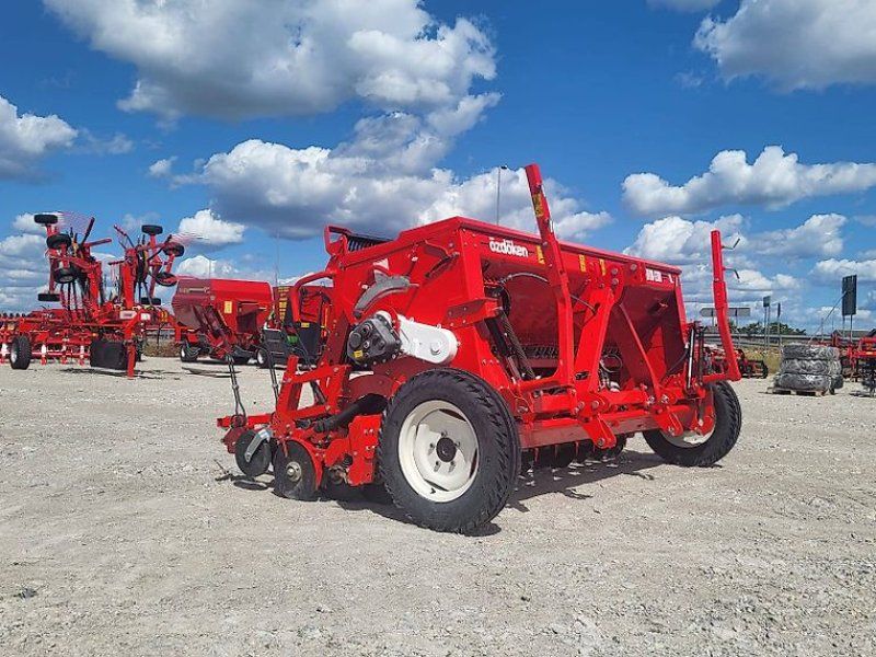 Mechaniczny siewnik zbożowy zaczepiany Pertum-S300 dwutalerzow