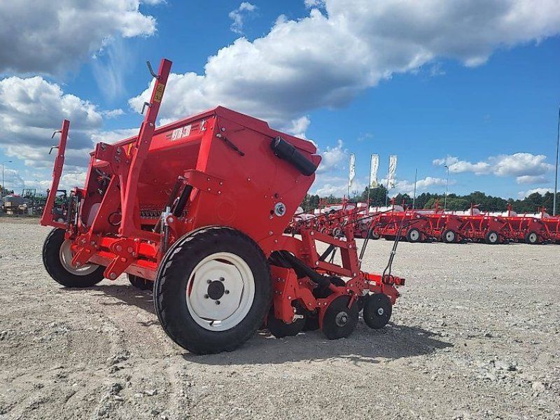Mechaniczny siewnik zbożowy zaczepiany Pertum-S300 dwutalerzow