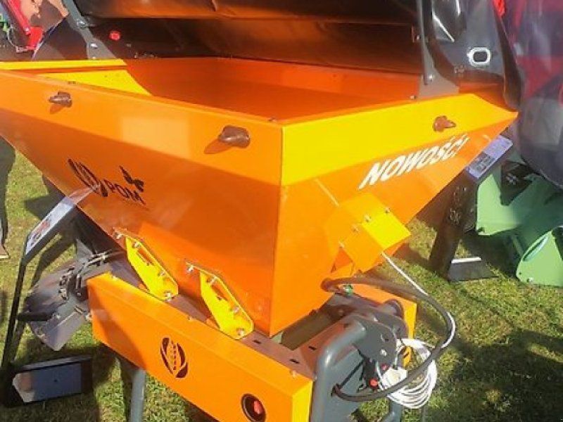 POM Augustów posypywarka Motyl N031M napęd hydrauliczno-elektryc