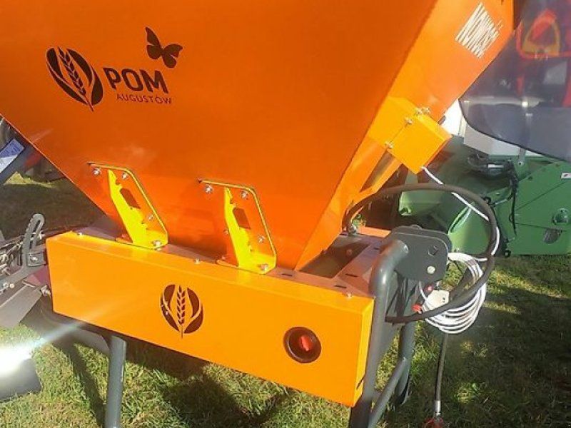 POM Augustów posypywarka Motyl N031M napęd hydrauliczno-elektryc