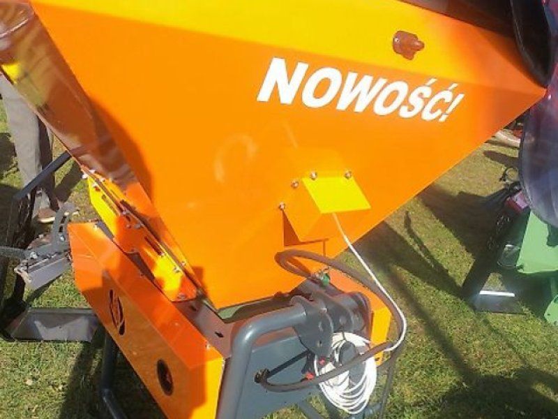POM Augustów posypywarka Motyl N031M napęd hydrauliczno-elektryc