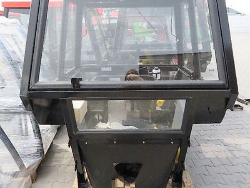 Kabina ciągnikowa do C-330