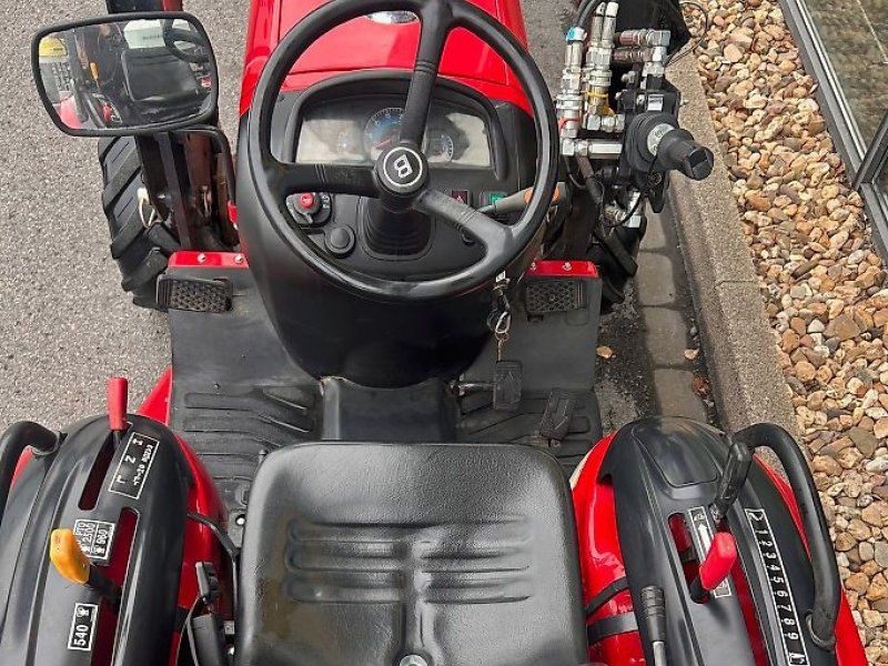 Branson Kukje 2500hL Schlepper, Frontlader