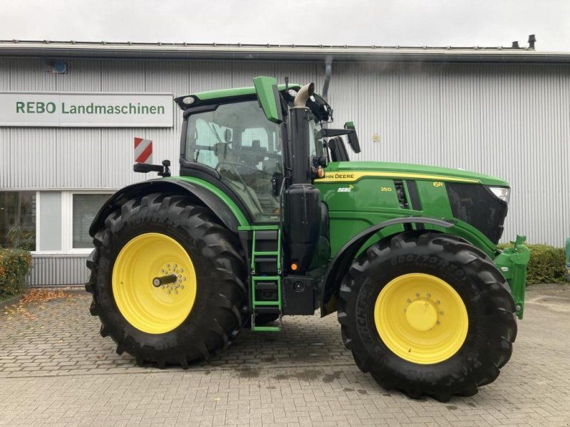 John Deere 6R250