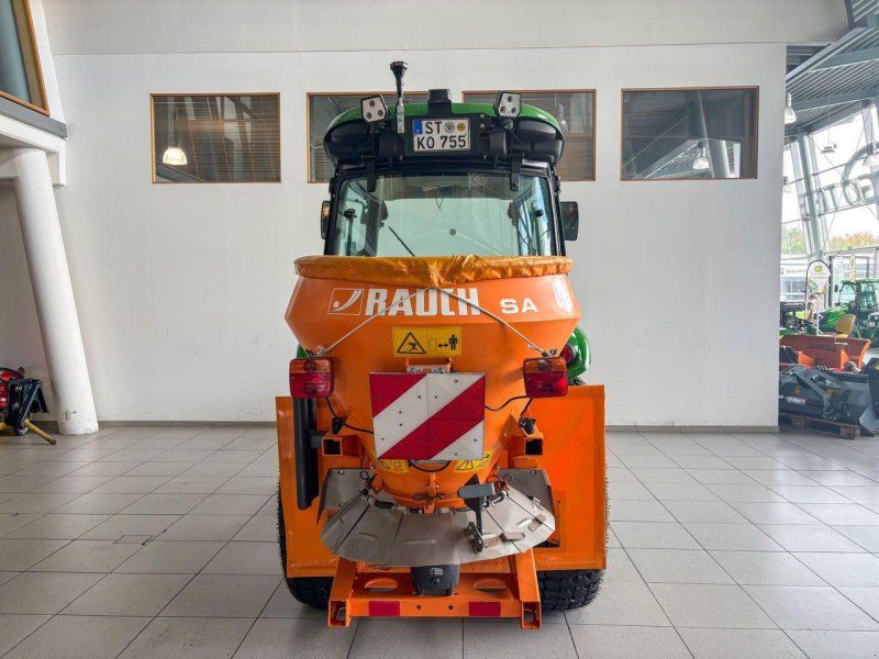 John Deere 3046R