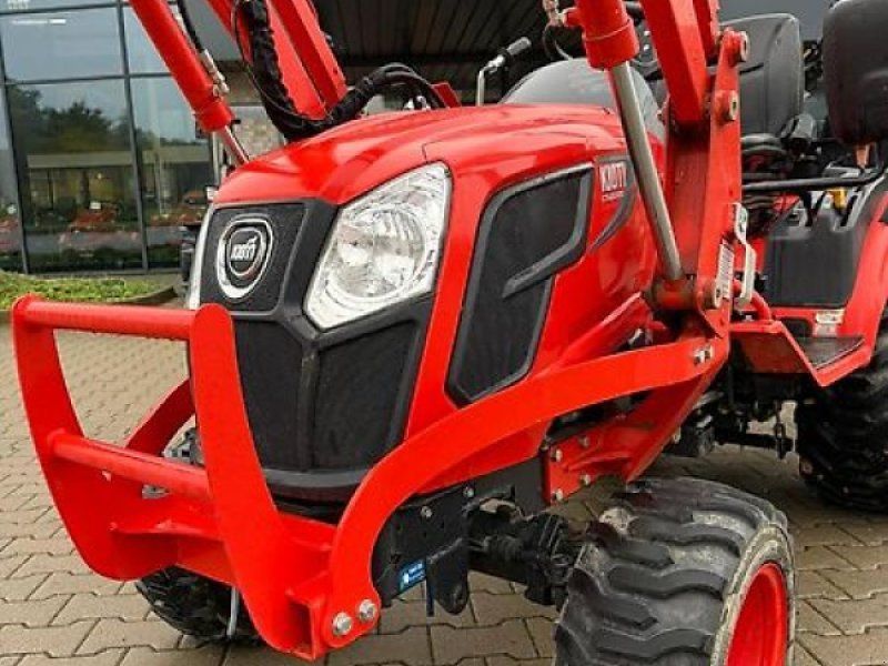 Kioti CS 2220 Schlepper mit Frontlader