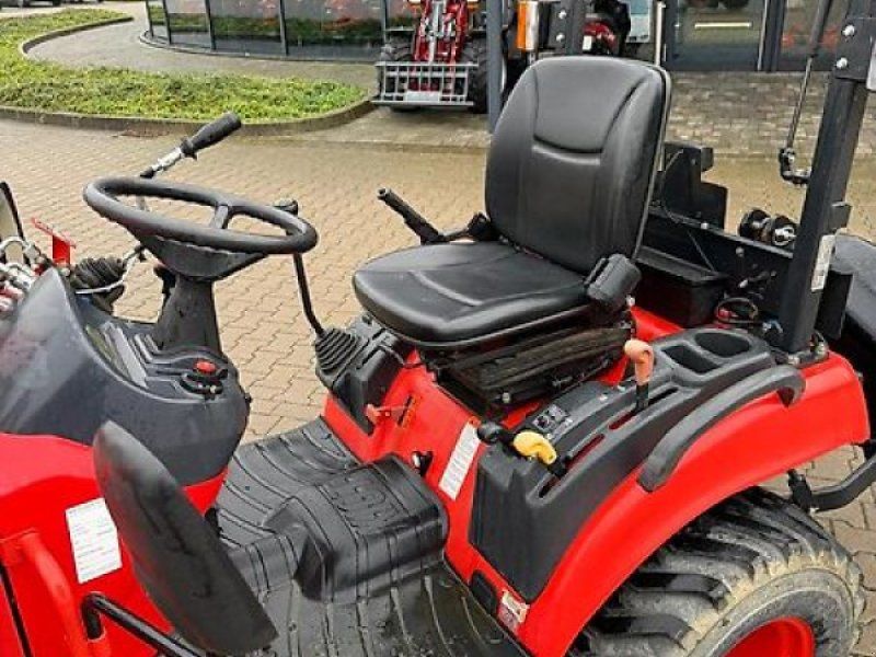 Kioti CS 2220 Schlepper mit Frontlader