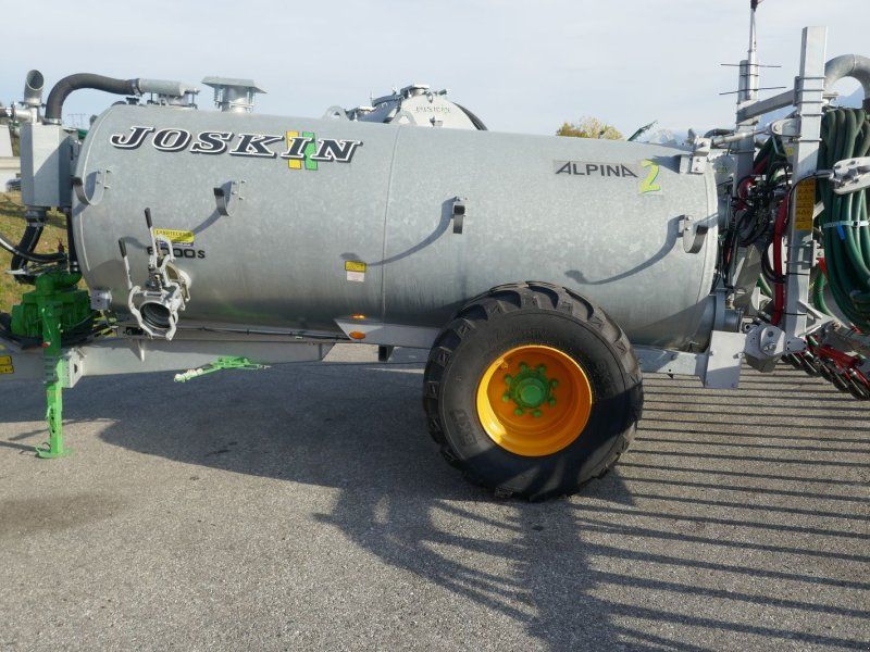 Joskin Alpina 2 6000 S + Vogelsang UniSpread 7,5 m