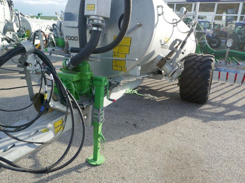 Joskin Alpina 2 6000 S + Vogelsang UniSpread 7,5 m