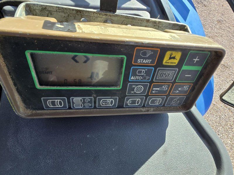 John Deere 570