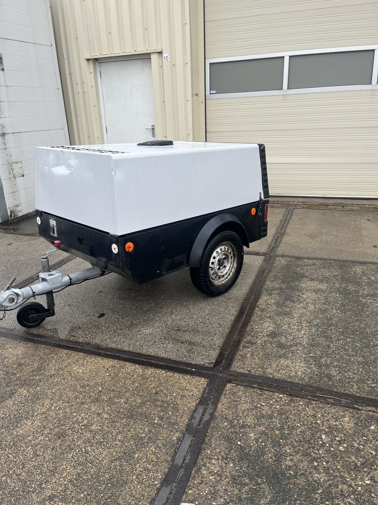 Compair 2.5 kuub compressor met koeler