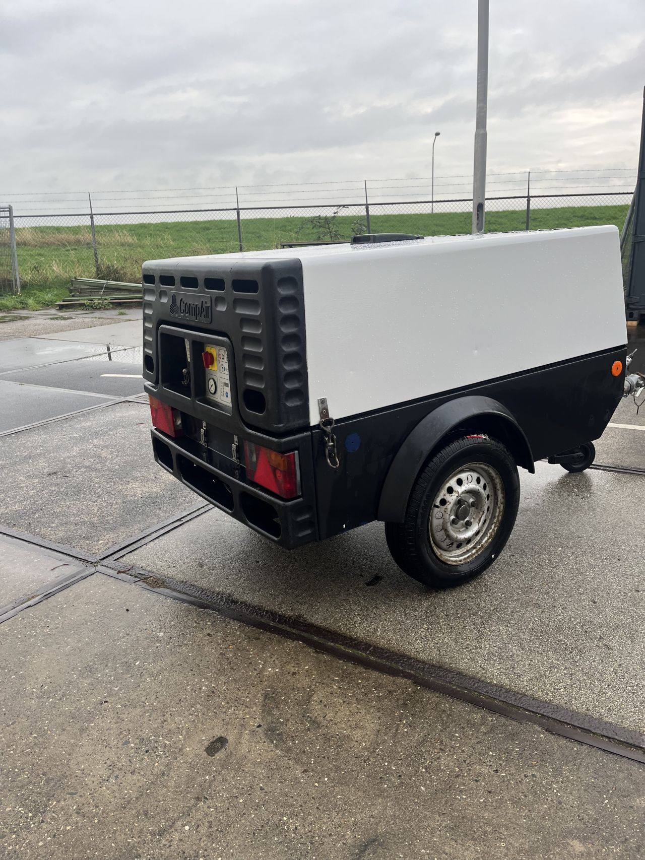 Compair 2.5 kuub compressor met koeler