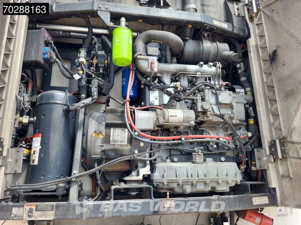 Schmitz Carrier 3 axles Doppelverdampfer Tailgate Palettenkasten Blumenbreit LBW